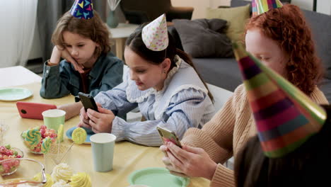 niños en una fiesta de cumpleaños