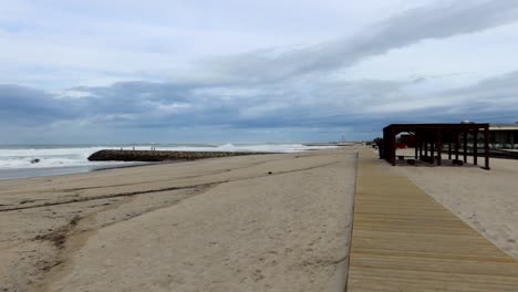 Leftward-panoramic-view-of-Praia-da-Costa-Nova,-Portugal