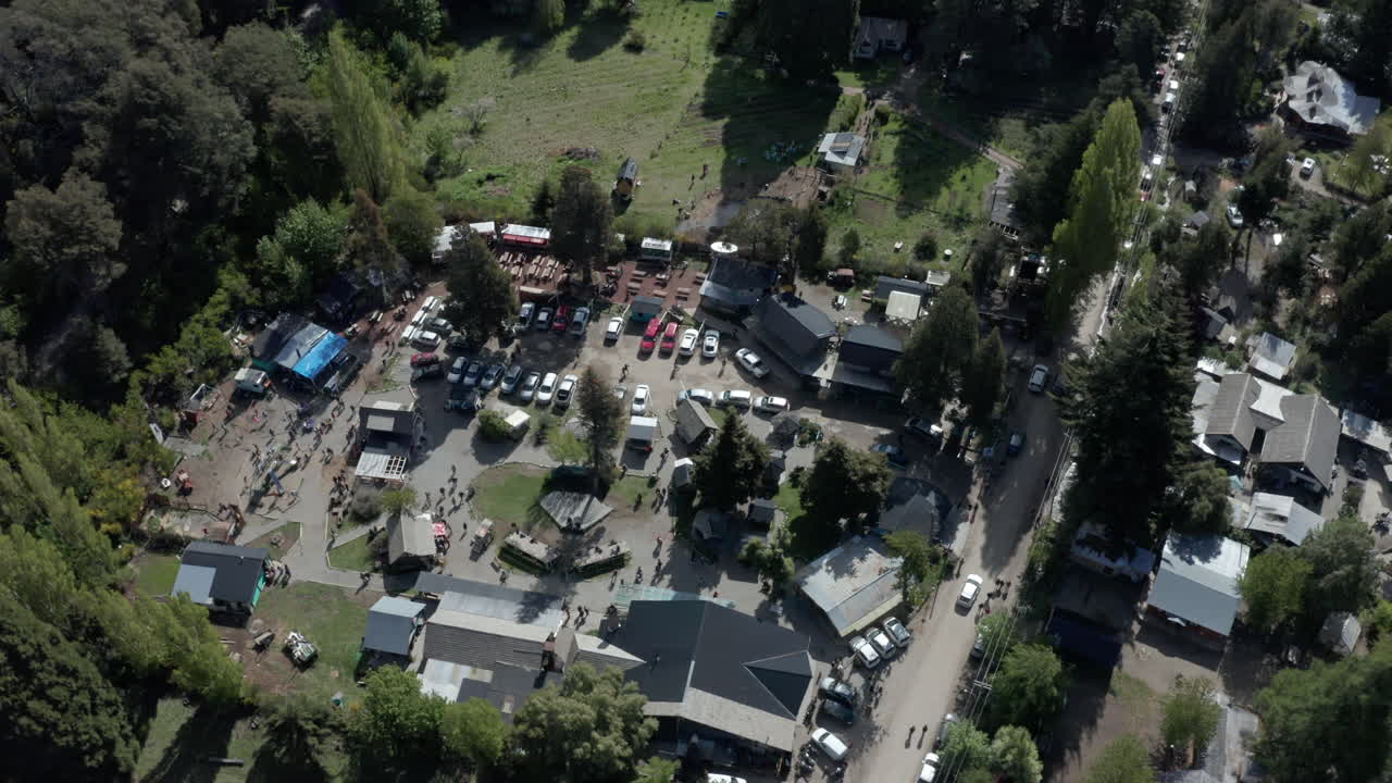 antena - colonia suiza cerca del lago moreno y bariloche, rio negro, argentina, dando vueltas