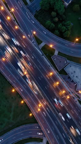 vista aérea de la intersección de la carretera nocturna