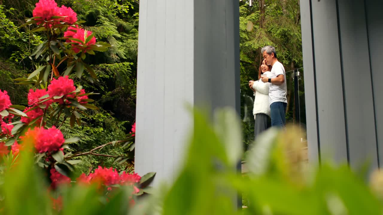 서로 상호작용하는 커플 4k