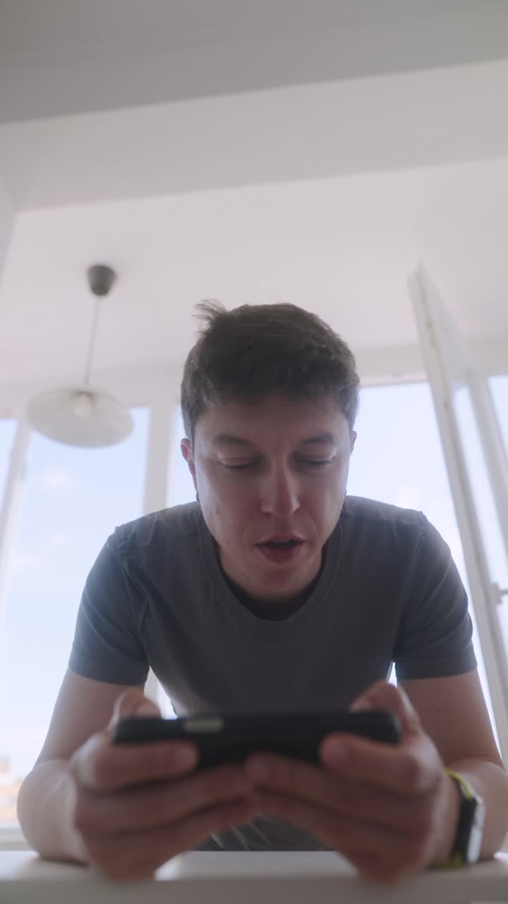 스마트 폰을 사용하는 사람