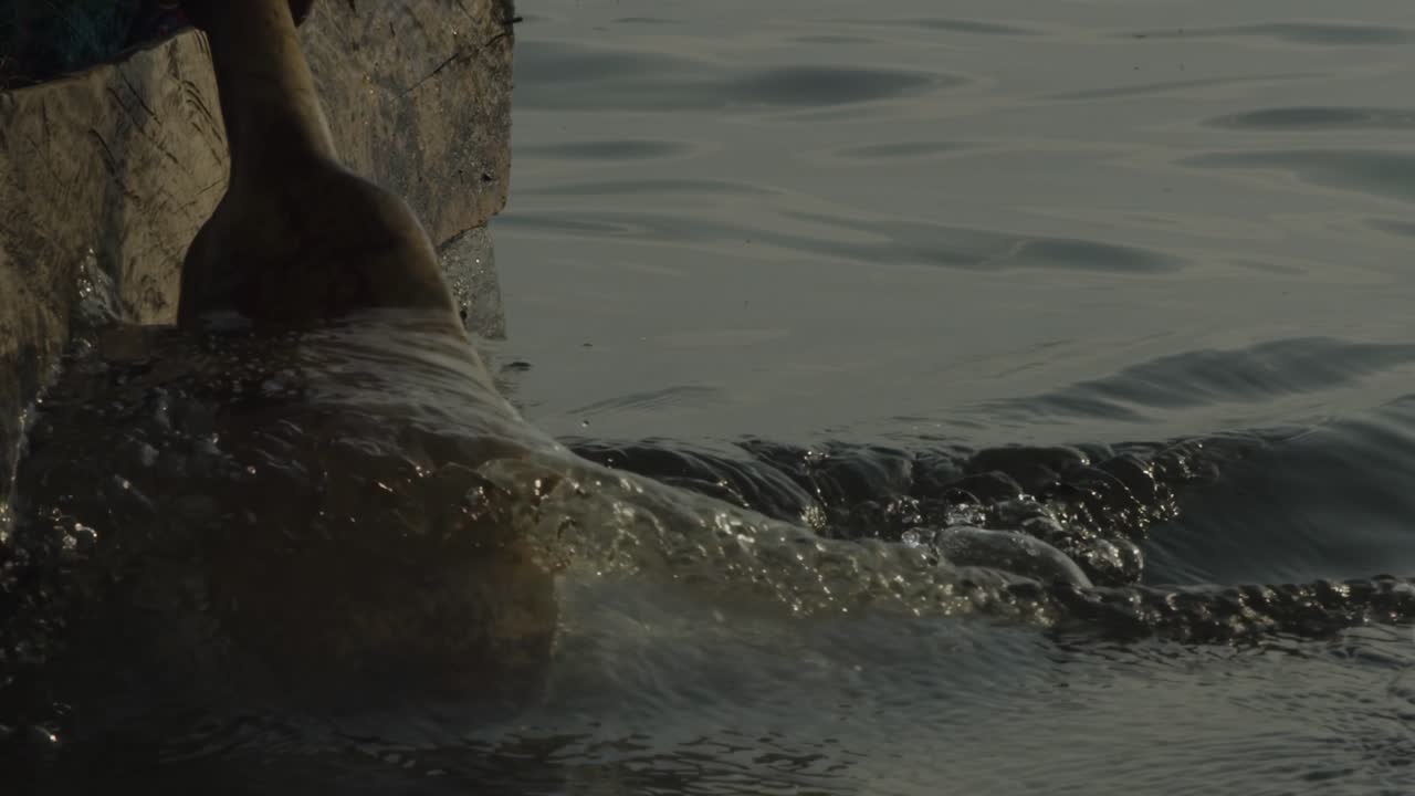 Close up of an oar rowing in slow motion in Lake Atitlán in Guatemala