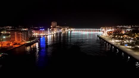 Establecimiento-Aéreo-De-Willemstad-Curazao-En-La-Noche-Brillando-Con-Luces-Brillantes