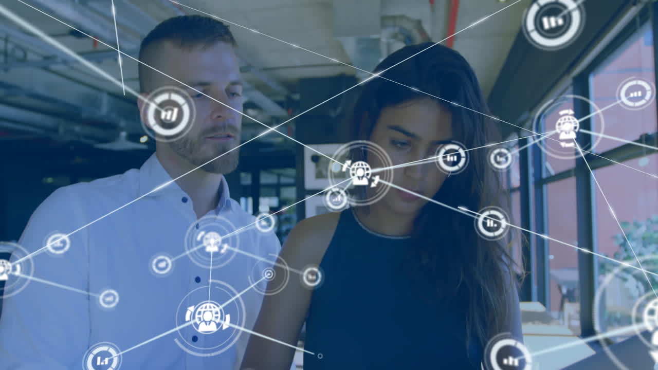 animación de la red de conexiones con iconos sobre diversas personas de negocios en la oficina