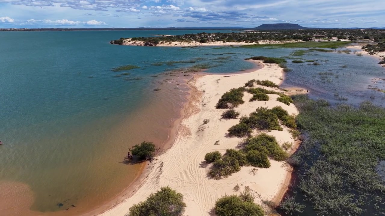 Horizonte de São Francisco em Casa Nova na Bahia, Brasil. Paisagem do Rio São Francisco. Ilhas Fluviais. Horizonte de São Francisco na Bahia. Dunas Sinuosas. Cenário de Praia. Viagens de Férias. Nordeste do Brasil.