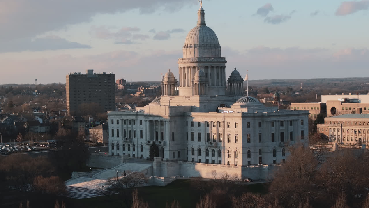 Luftfoto af Rhode Islands State Capitol. Optaget på en efterårsdag i Providence