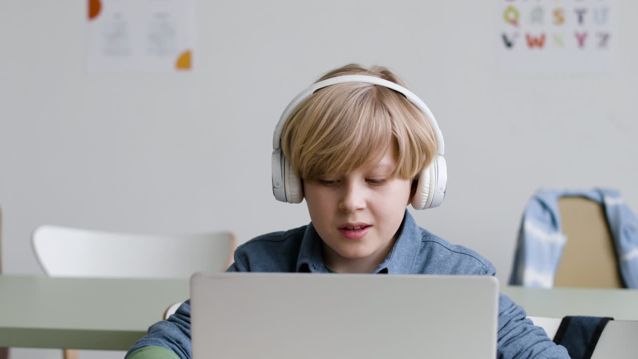 Student learning online