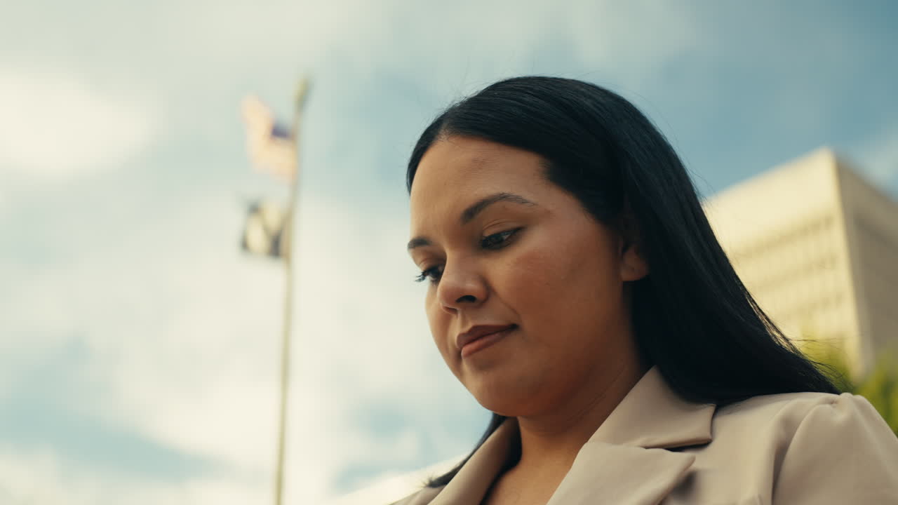 mujer de negocios en la ciudad