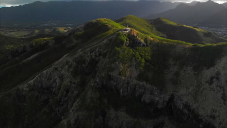 Antena-De-Búnkeres-En-Caminata-Pastillero-En-Hawai