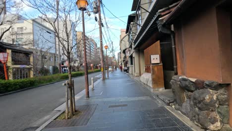 empty street gradually fills with pedestrians