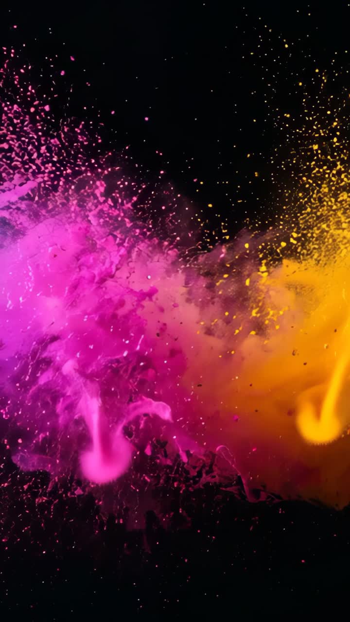 Vídeo vertical: Nubes de pigmento en explosión que se expanden en el estudio mezclando magenta y naranja tras la explosión