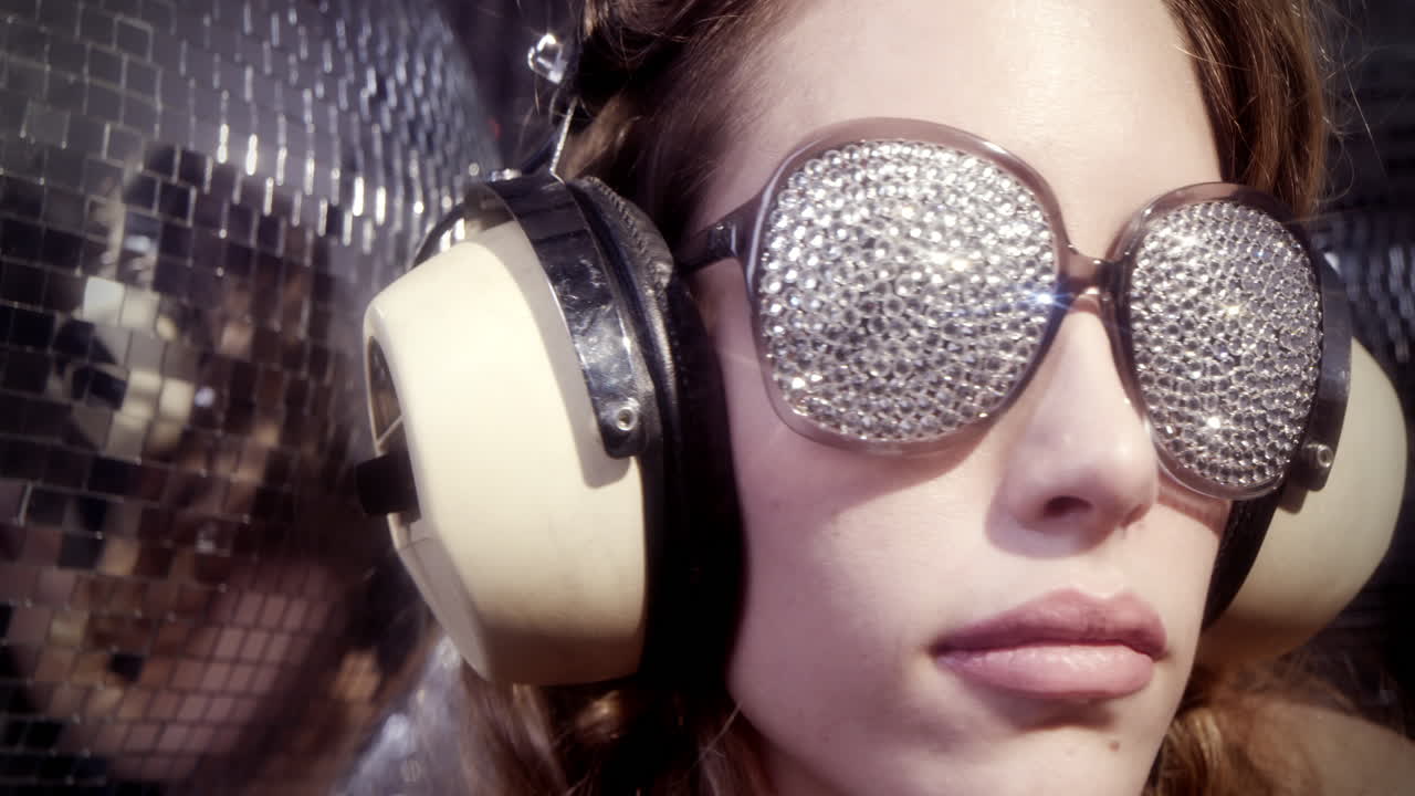 mujer plata desnuda 4k 15