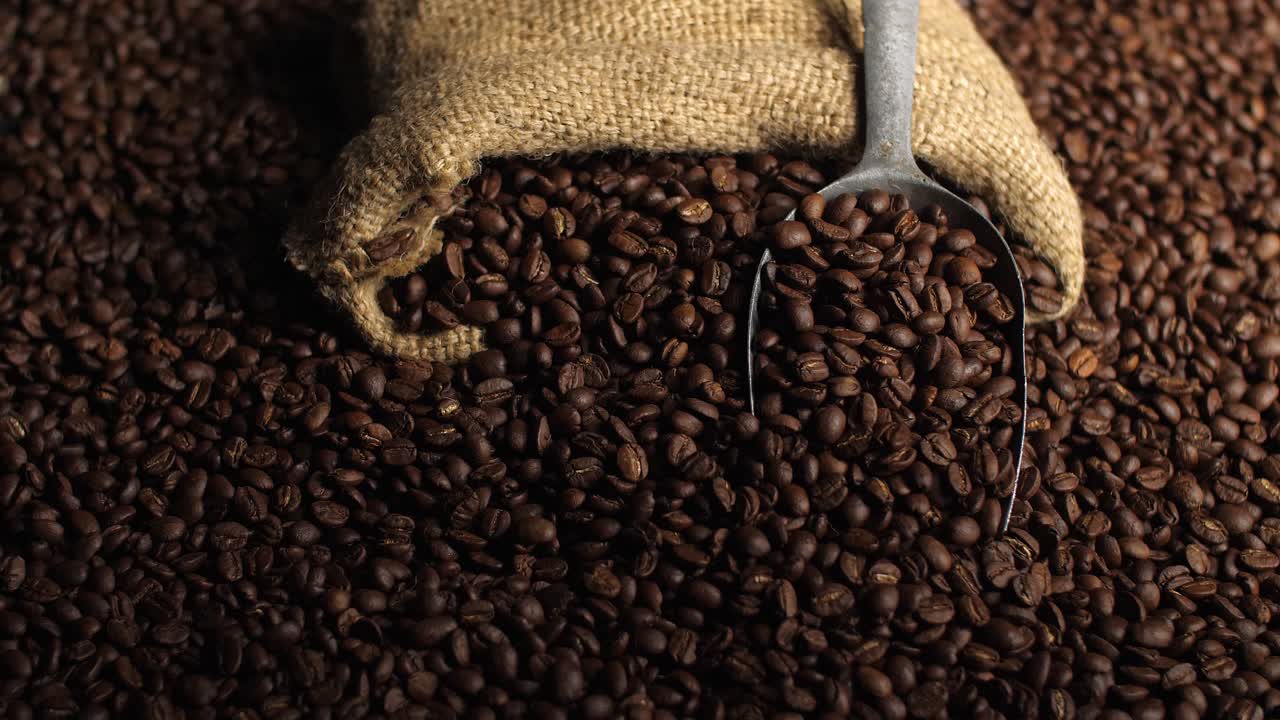 Light With Coffee Beans, Bag And Scoop, Video In 4K, 50Fps