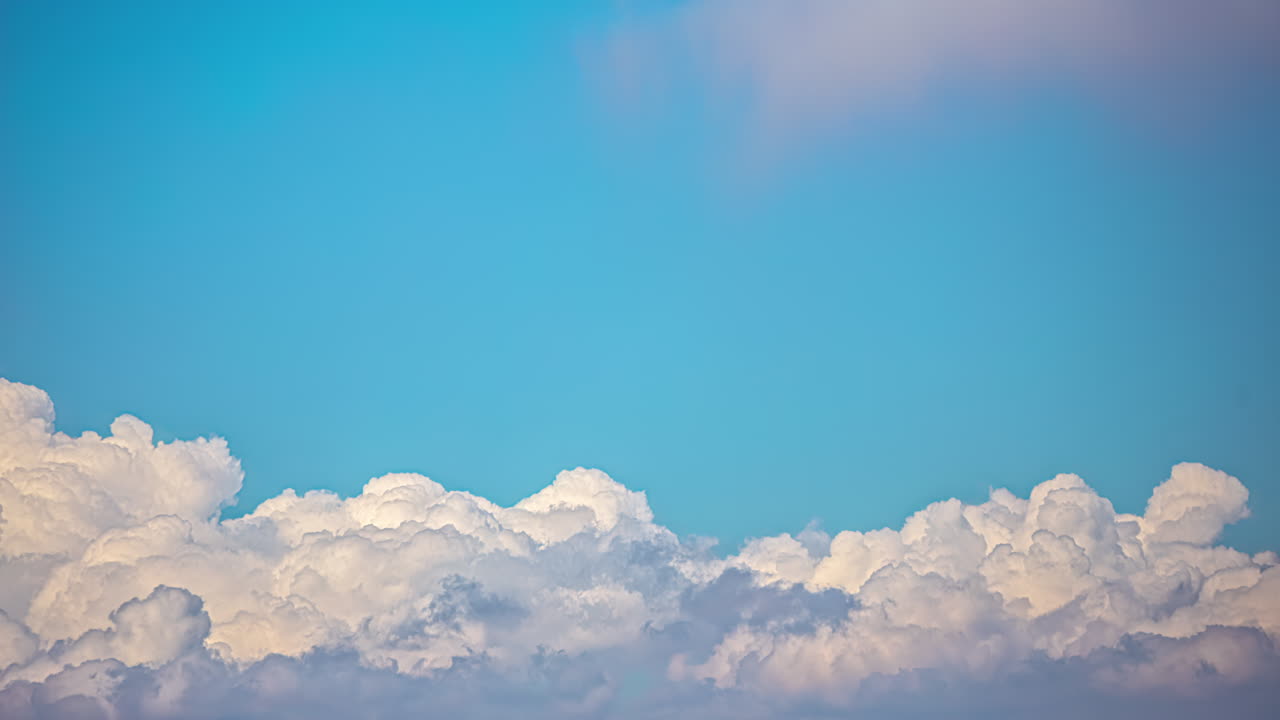 극적인 하늘과 다채로운 분위기를 형성하는 바람의 셰어의 타임  ⁇ 스  ⁇
