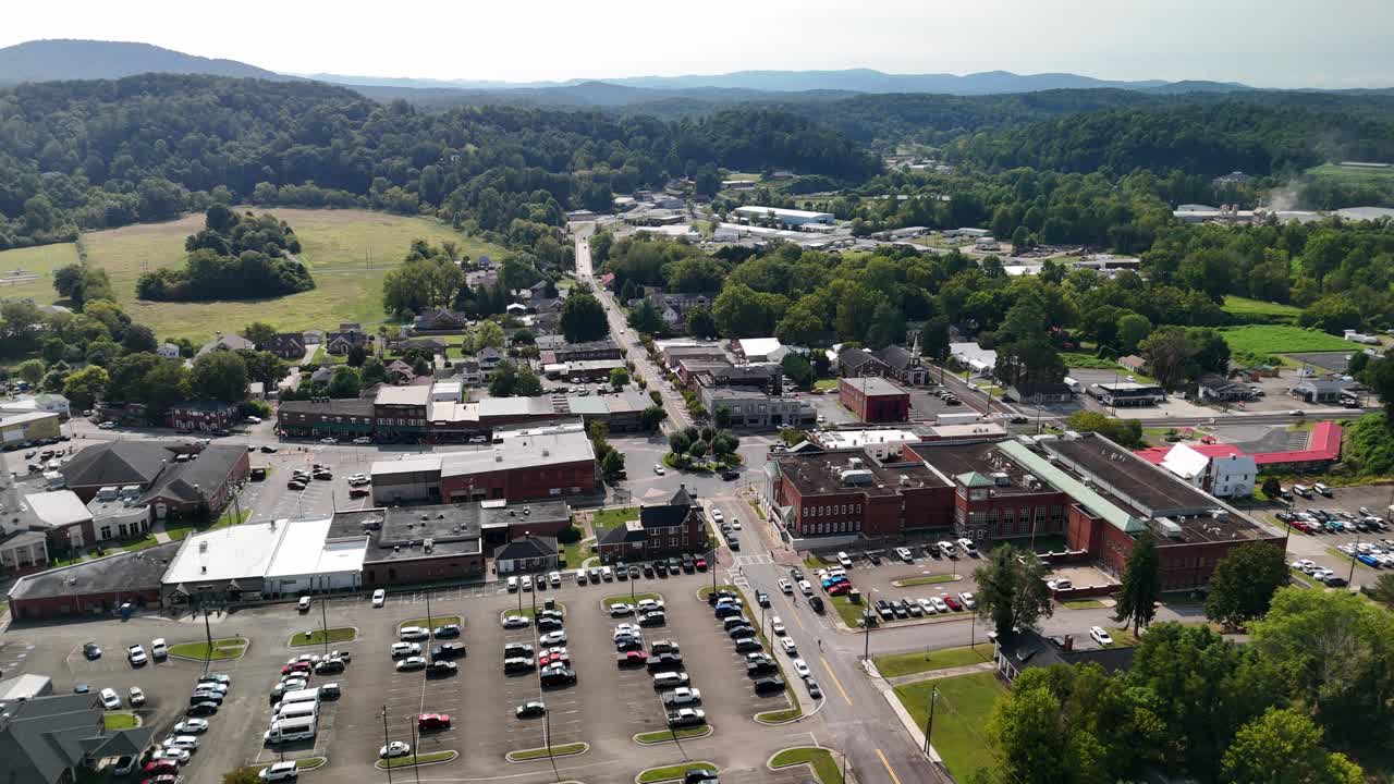 Vista aerea del paesaggio della città di Ellijay nella contea di Gilmer, Georgia, Stati Uniti.