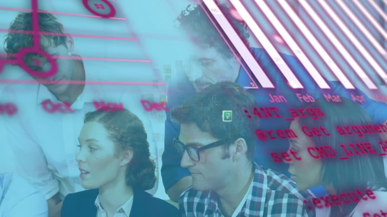 animación del procesamiento de datos sobre diversas personas de negocios