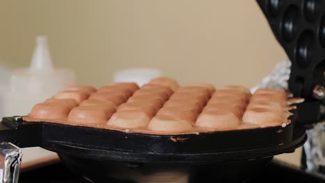 Close-up-of-a-bubble-waffle-being-baked-on-a-waffles-toaster