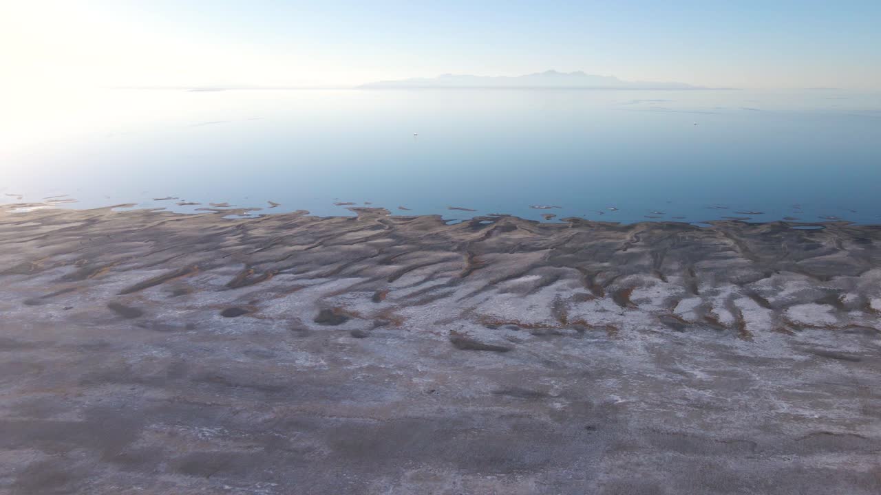 impresionante costa del gran lago salado en utah