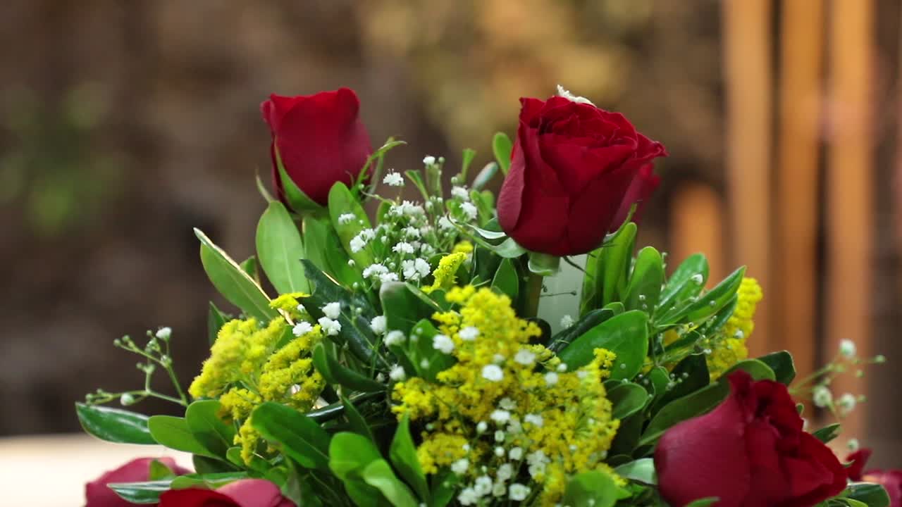 赤いバラのアレンジメント