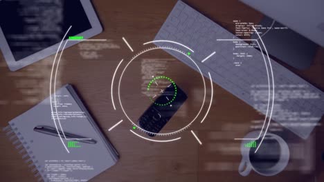 animación del procesamiento de datos contra el teléfono inteligente que cae sobre equipos de oficina en superficie de madera.