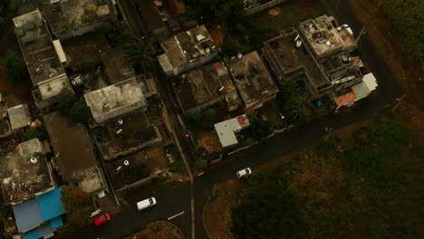 Toma-Aérea-De-Algunas-Casas-Dentro-De-La-Isla-Mauricio