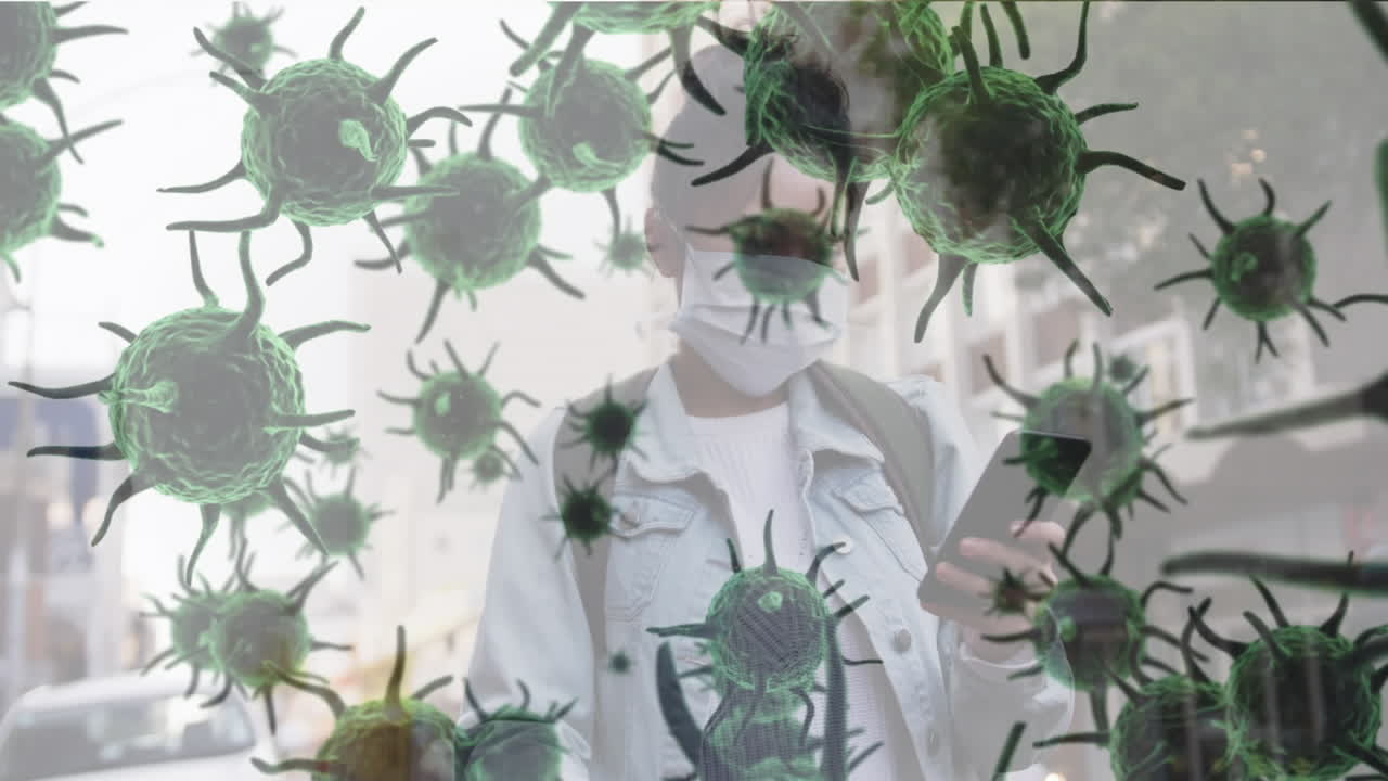 animación de células de macro coronavirus covid-19 que se propagan sobre una mujer que usa una máscara facial