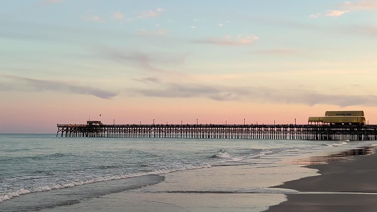 Molo Apache al tramonto a Myrtle Beach, Carolina del Sud.