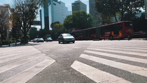 Timelapse-in-a-intersection-in-Mexico-city-with-nre-bike-lane