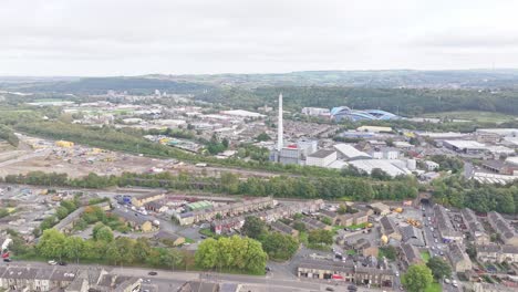 Alto-Edificio-Industrial-Blanco-Y-Complejo-Con-Vista-Panorámica-De-Huddersfield.