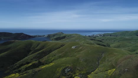 Drone-shot-of-the-mountains-along-the-beautiful-California-coast