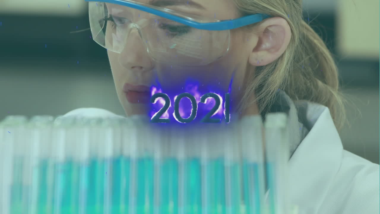 un científico realiza un experimento químico en un laboratorio.