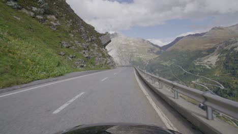 Conduciendo-Desde-El-Grimsel-Hasta-El-Paso-De-Furka-A-Través-Del-Famoso-Valle-En-Los-Alpes-Suizos