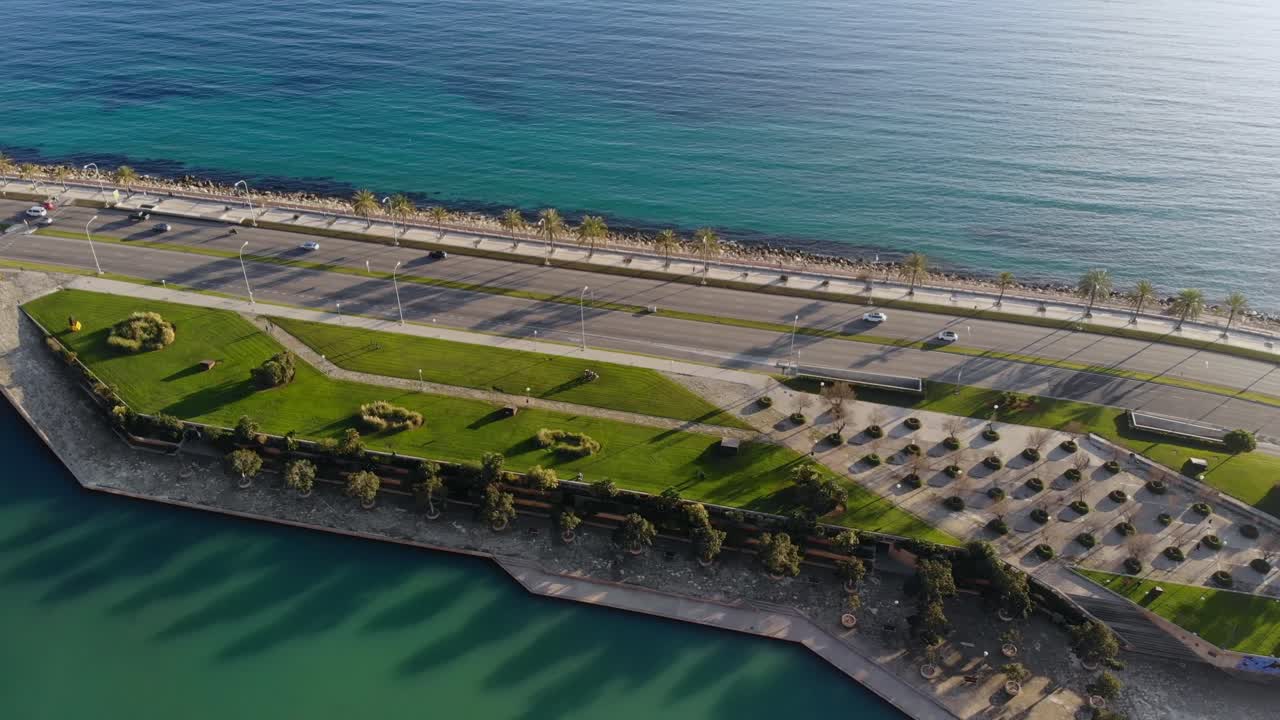 disparo con drones en palma de mallorca junto al mar.