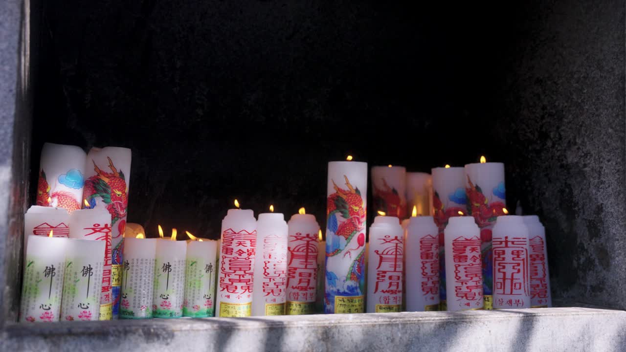 Candele buddiste coreane al Tempio Haedong Yonggung, Busan, Corea del Sud.