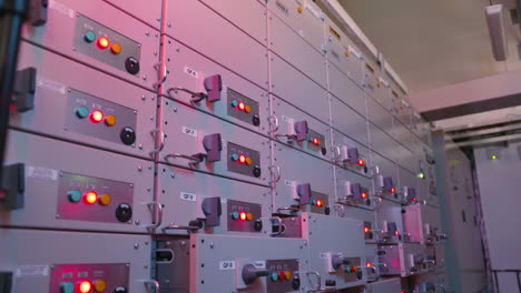 sala de control de paneles eléctricos