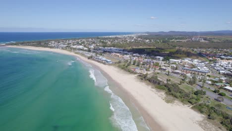 Sandy-Stretch-Of-Kingscliff-Beach-Along-The-Tweed-Coastline-In-The-Northern-Rivers-Region,-NSW,-Australia