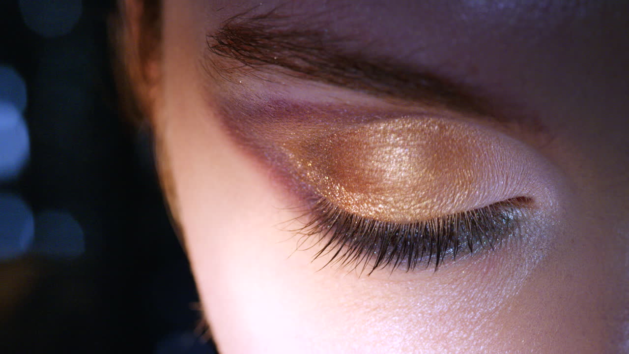 ojos azules, maquillaje y glamour cosméticos para la belleza