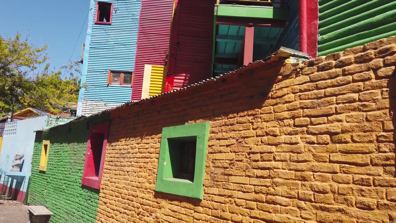 Casas coloridas do Caminito, La Boca, Buenos Aires, Argentina. Panorâmica de ponto turístico.