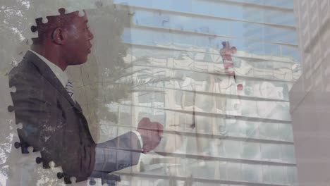animación de un hombre de negocios apretando la mano sobre piezas de rompecabezas y paisaje urbano