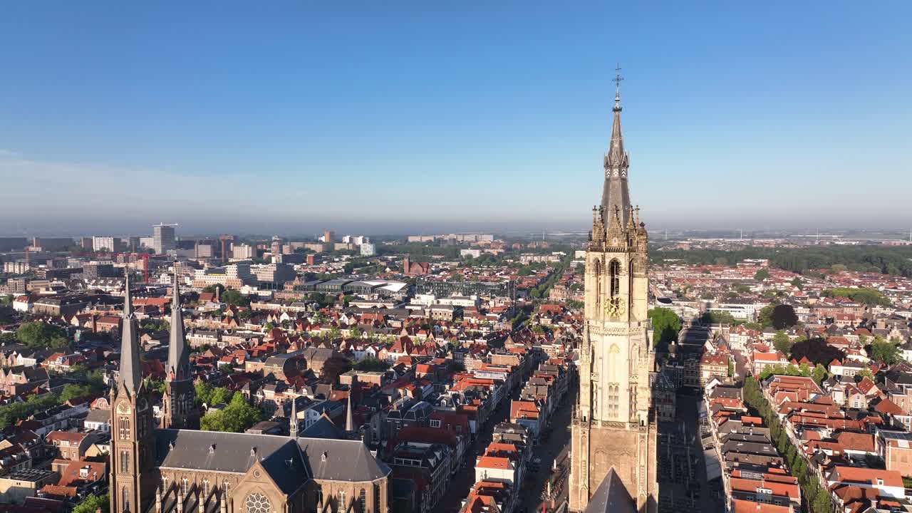 Vista aerea del paesaggio urbano di Delft con Nieuwe Kerk e Stadhuis
