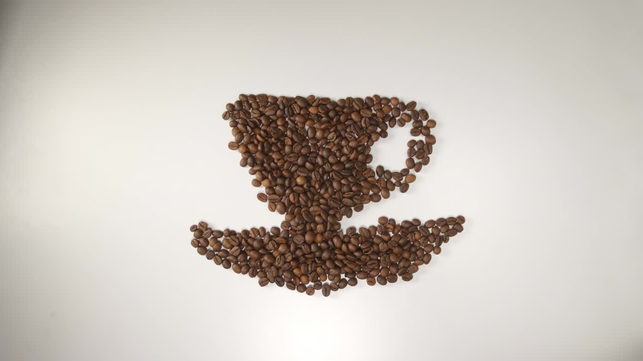 위쪽 보기: 커피 콩이 상징으로 변환: 콩, 컵 및 심장 (스 모션)