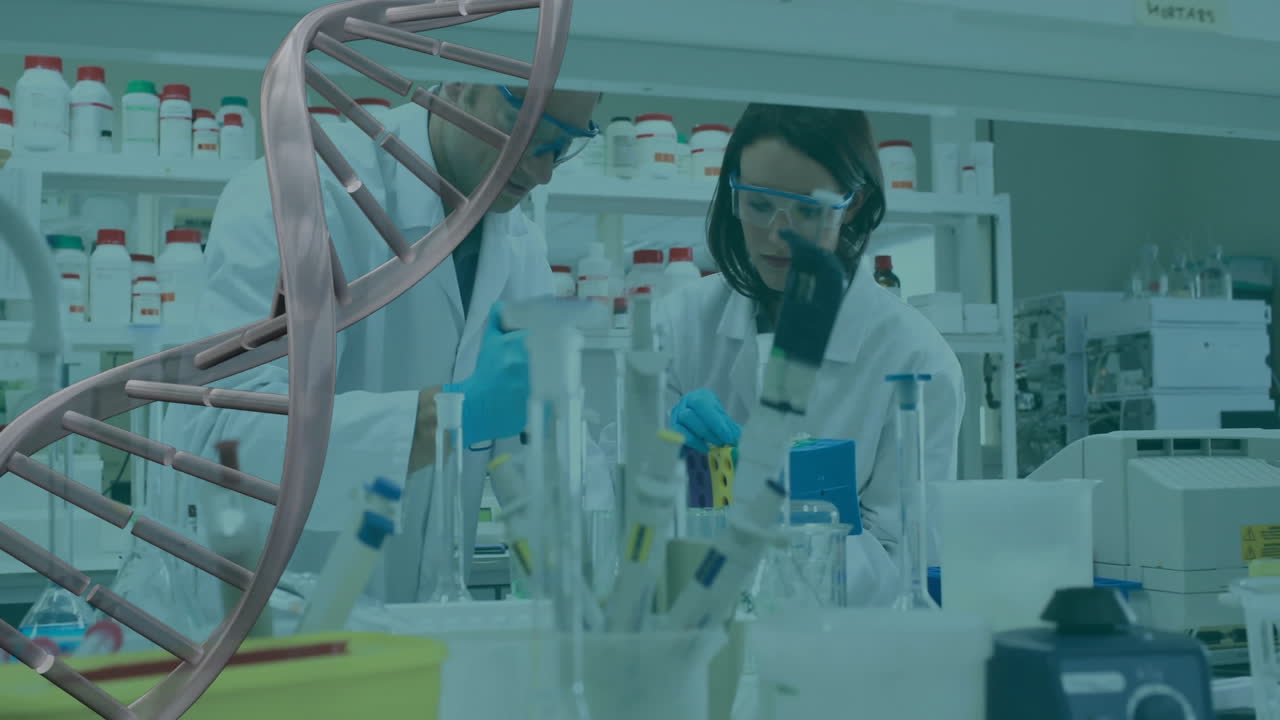 animación de la cadena de adn sobre diversos científicos que trabajan en el laboratorio