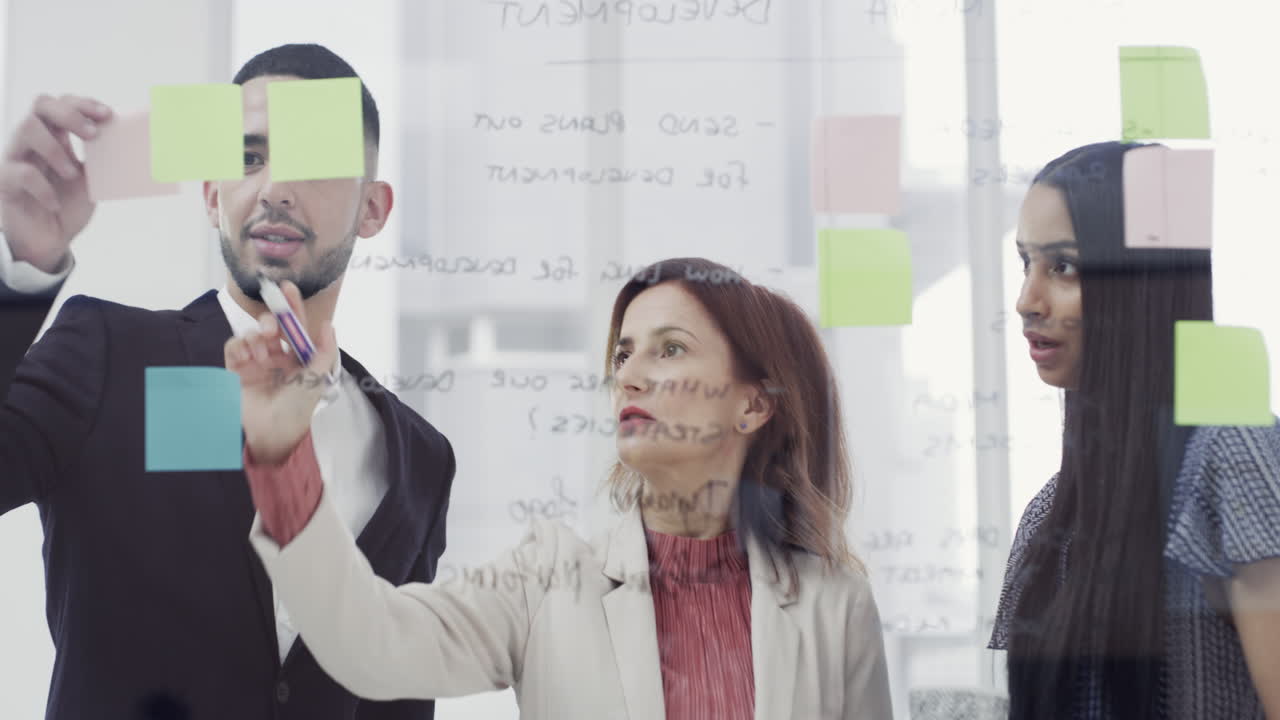 los cerebros detrás de la tormenta de ideas