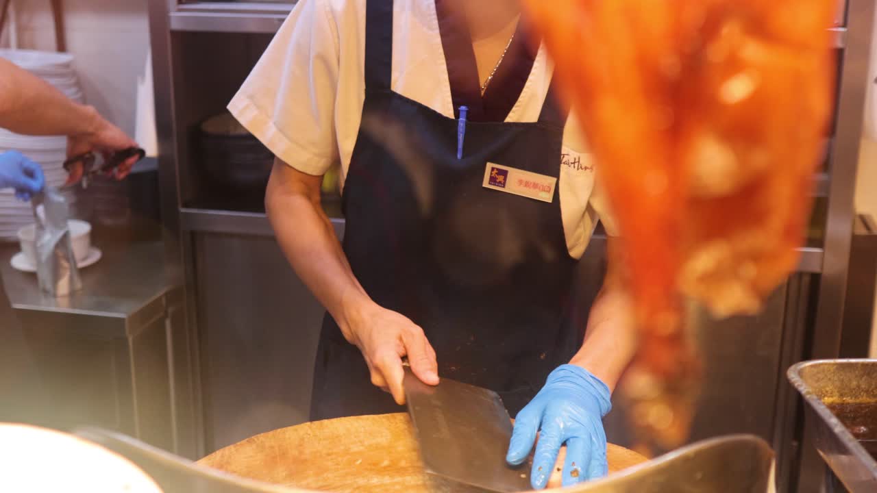 홍콩 의 판매자 가 능숙 하게 질 는 돼지고기