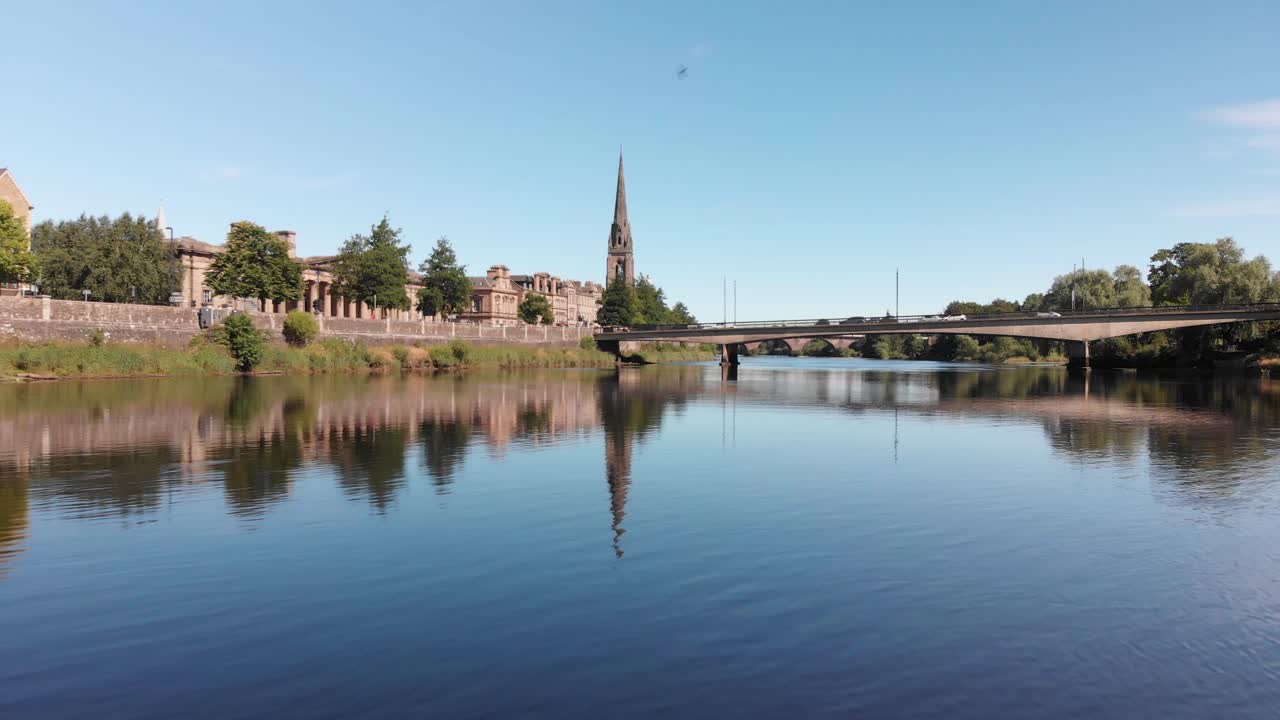 아름다운 여름날 테이 강과 퍼스 시
