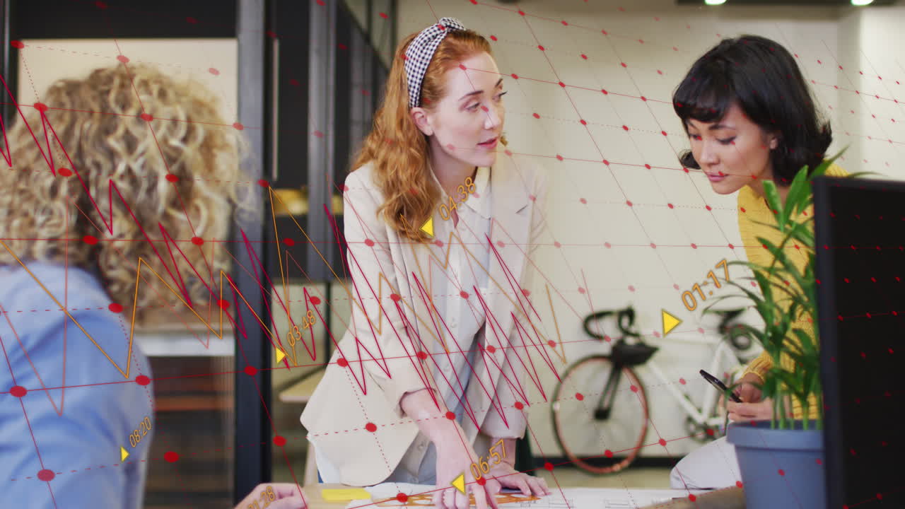 анимация нескольких графиков и изменение чисел над различными коллегами, обменивающимися идеями в офисе