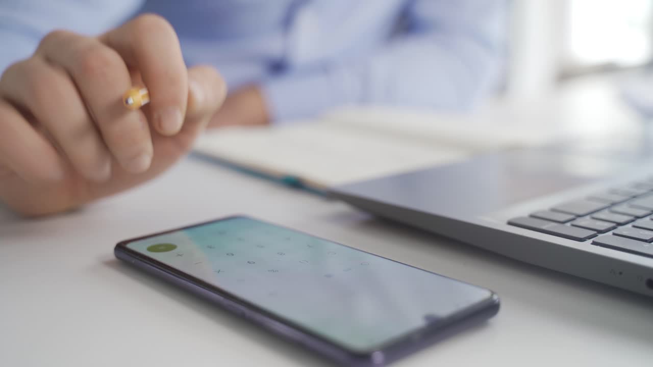 계산합니다. 금융 위기, 금융 이익을 계산합니다.