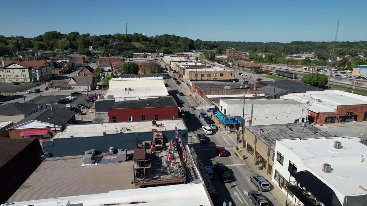 corbin kentucky aerial push in 4k, sede del primo ristorante di pollo fritto del kentucky
