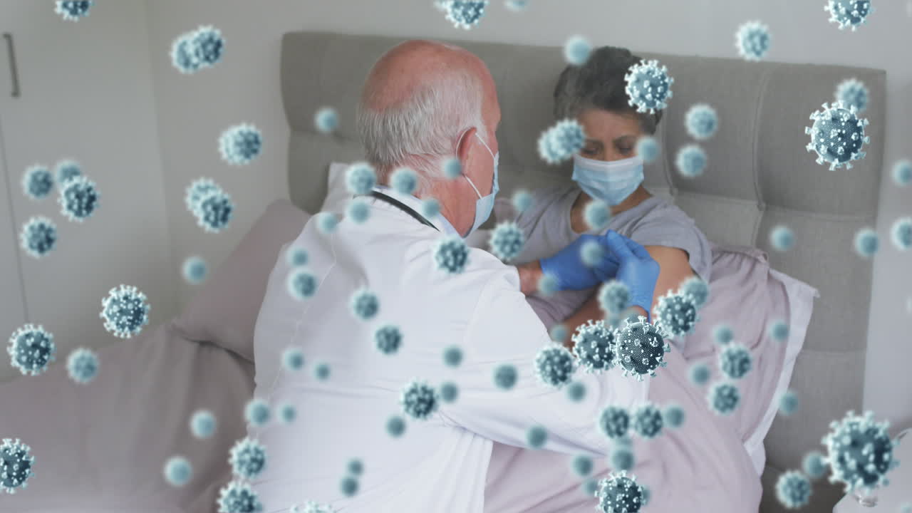 Cellule Covid-19 che fluttuano contro un medico anziano che somministra il vaccino anti-Covid-19 a una paziente.